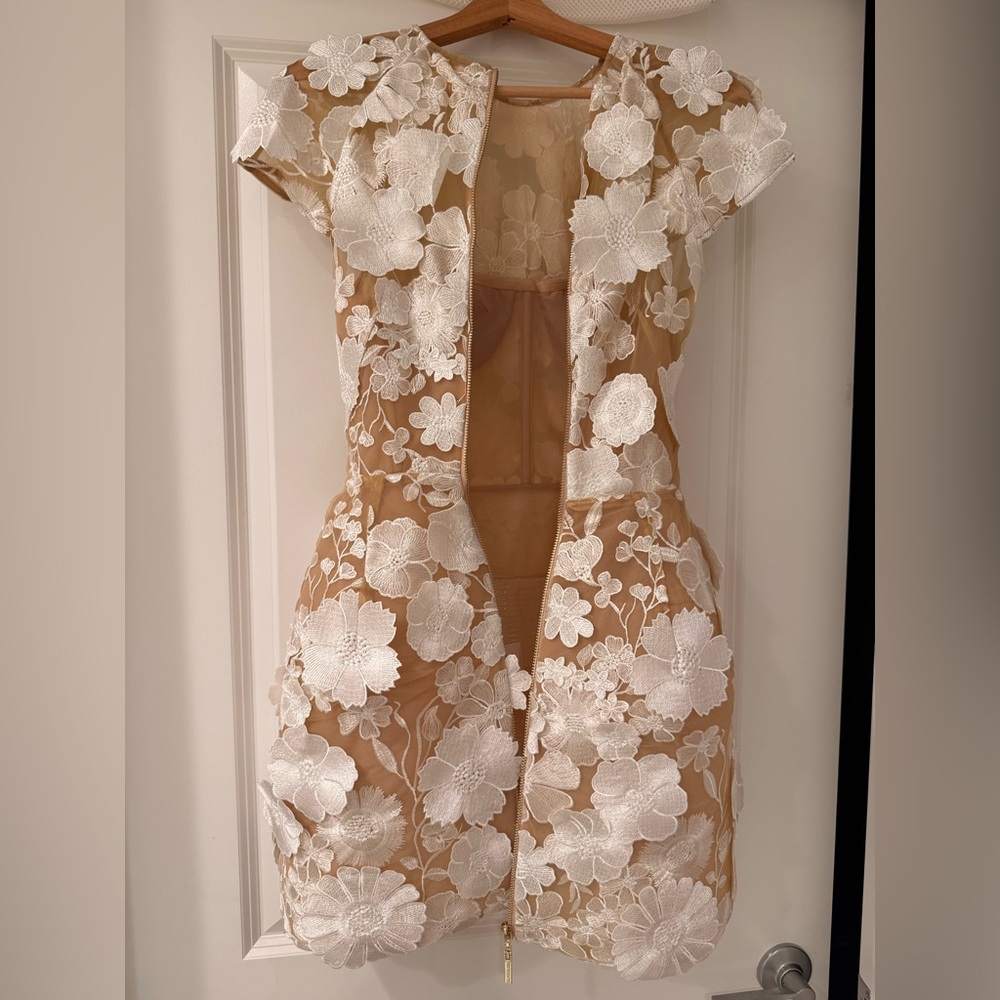 NWOT BRONX AND BANCO Jasmine Cap-Sleeve Floral Lace Minidress - Picture 14 of 15